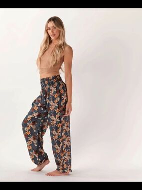 **ULTRA RARE**-NWT-Lotus & Luna High-Waist Navy Floral Pants